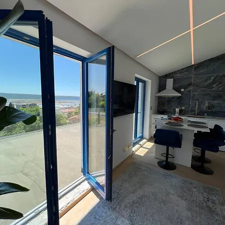 Sea View 2 Bedroom *